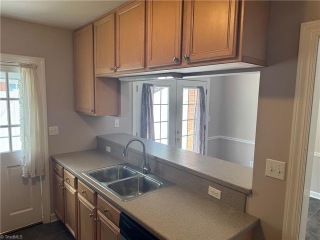 329 Hanover Arms Court, Winston-salem, NC 27104