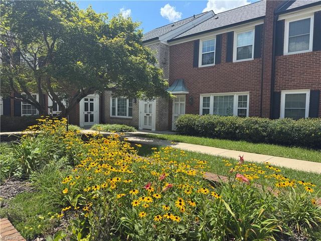 329 Hanover Arms Court, Winston-salem, NC 27104