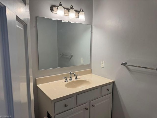 329 Hanover Arms Court, Winston-salem, NC 27104
