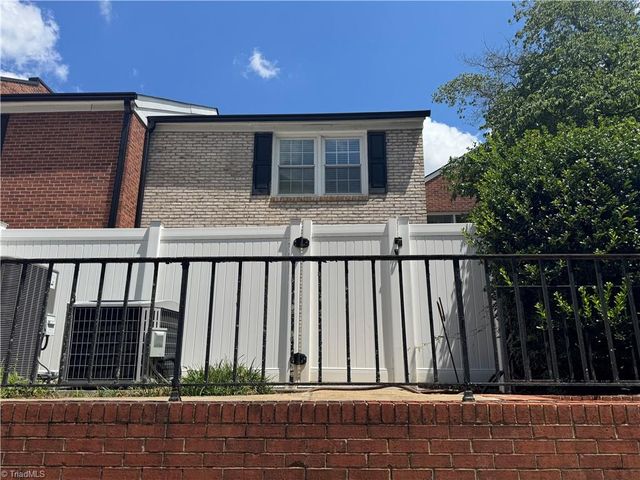 329 Hanover Arms Court, Winston-salem, NC 27104