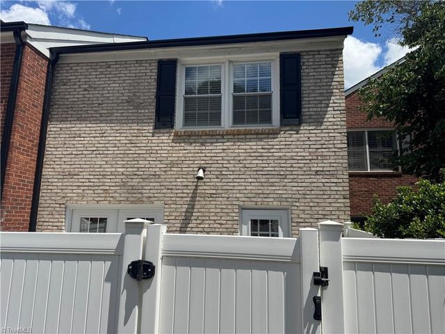 329 Hanover Arms Court, Winston-salem, NC 27104