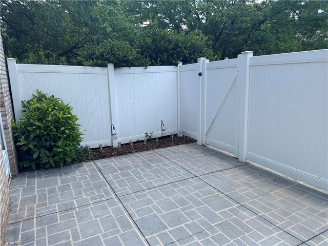 329 Hanover Arms Court, Winston-salem, NC 27104