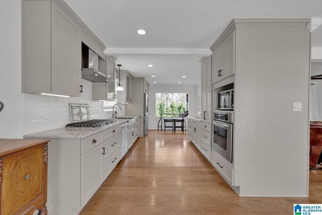 3851 WOOTEN DRIVE, Vestavia Hills, AL 35243