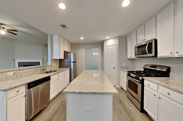 9909 Climbing Tree Street, Conroe, TX 77385