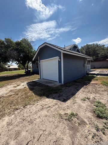 708 s 7th street, Kenedy, TX 78119