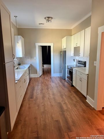 708 s 7th street, Kenedy, TX 78119