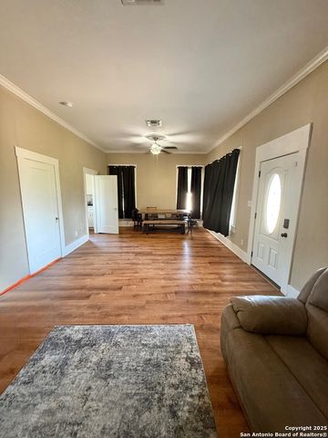 708 s 7th street, Kenedy, TX 78119