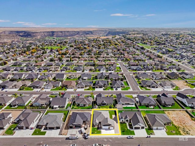 2194 Caribel St, Twin Falls, ID 83301