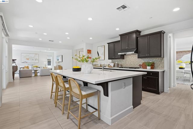 4634 Mckenzie Ave, Tracy, CA 95377
