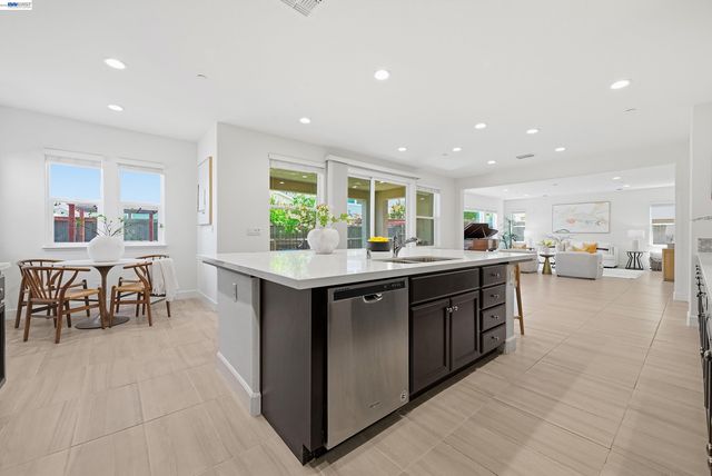 4634 Mckenzie Ave, Tracy, CA 95377