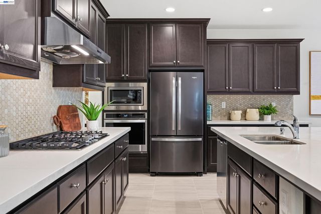 4634 Mckenzie Ave, Tracy, CA 95377