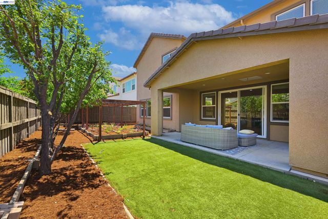 4634 Mckenzie Ave, Tracy, CA 95377
