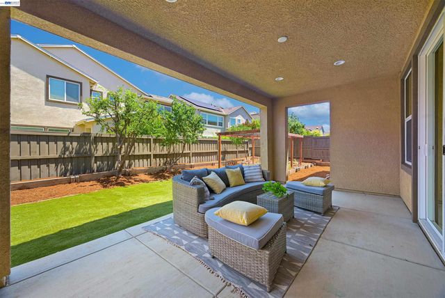 4634 Mckenzie Ave, Tracy, CA 95377