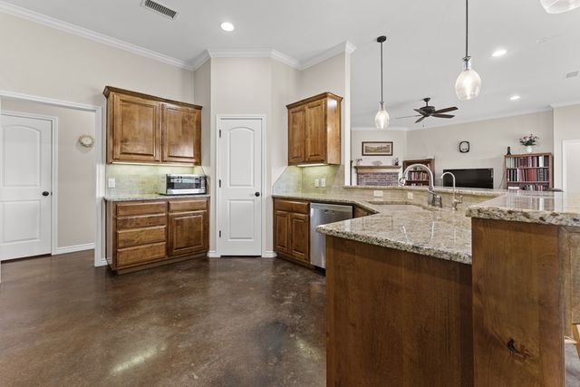 4001 Heritage Oaks, Midland, TX 79707