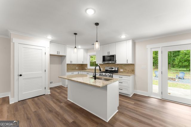 45 E Rocky Street NE, White, GA 30184