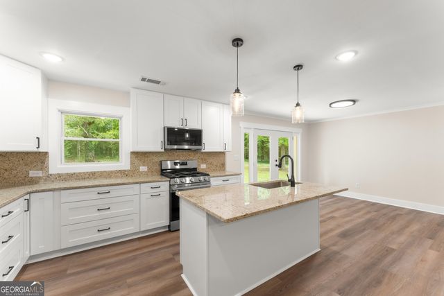 45 E Rocky Street NE, White, GA 30184