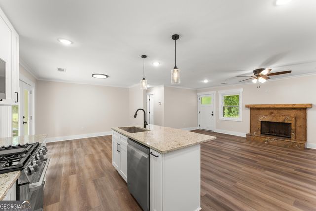 45 E Rocky Street NE, White, GA 30184