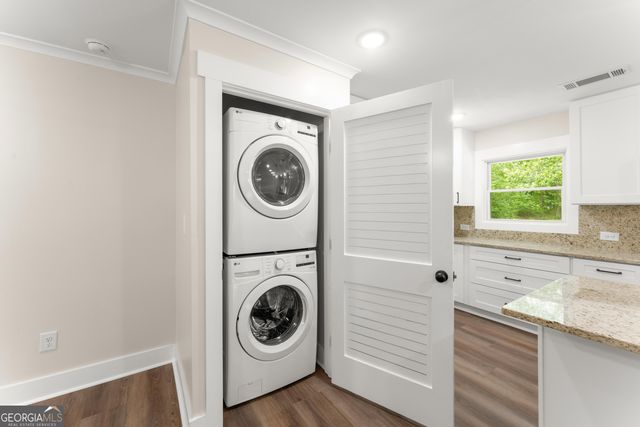 45 E Rocky Street NE, White, GA 30184