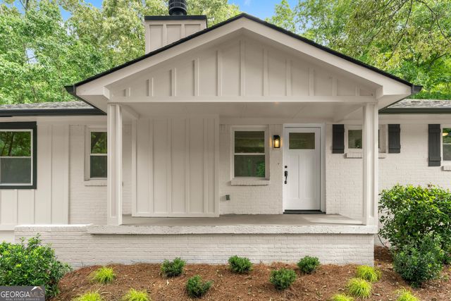 45 E Rocky Street NE, White, GA 30184