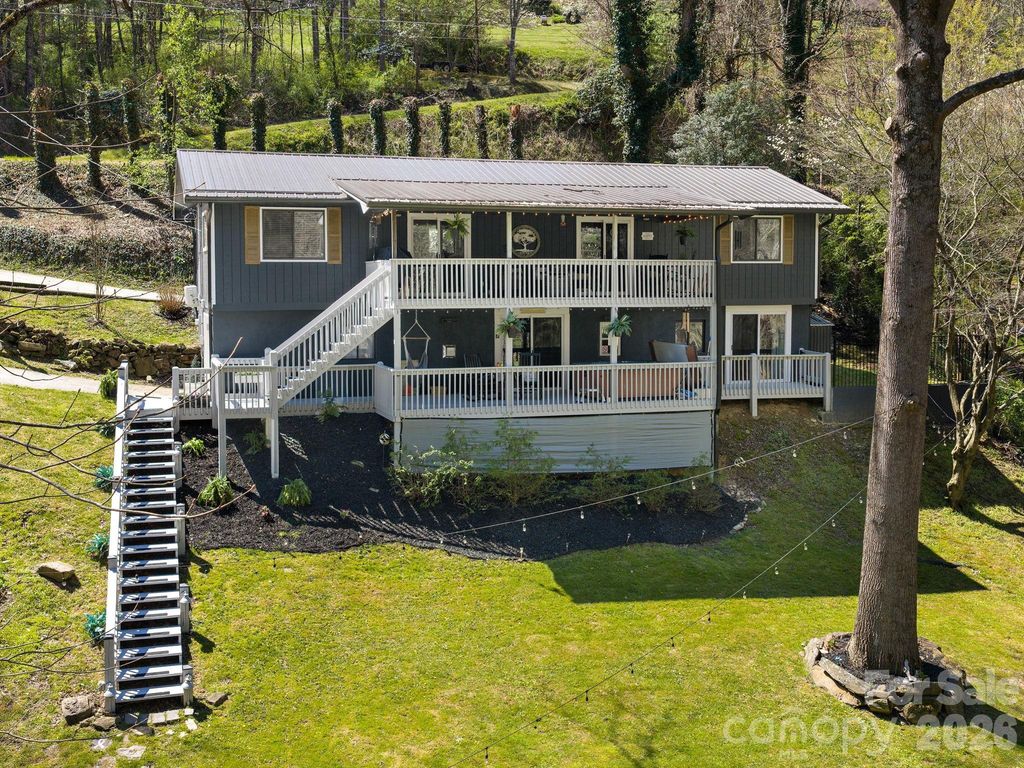228 White Oak Road, Waynesville, NC 28785
