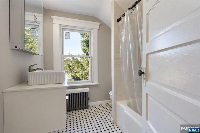 754 Wyckoff Avenue, Wyckoff, NJ 07481