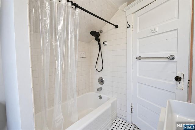 754 Wyckoff Avenue, Wyckoff, NJ 07481