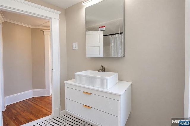 754 Wyckoff Avenue, Wyckoff, NJ 07481