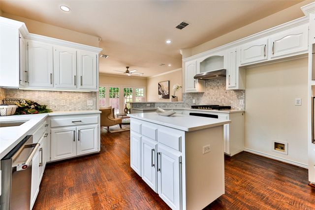 7627 Sweetgum Drive, Irving, TX 75063