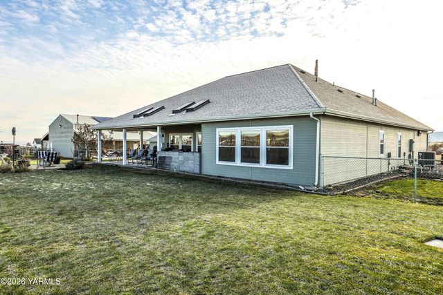 1799 N Cottonwood Rd, Yakima, WA 98908