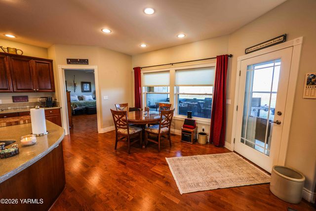 1799 N Cottonwood Rd, Yakima, WA 98908