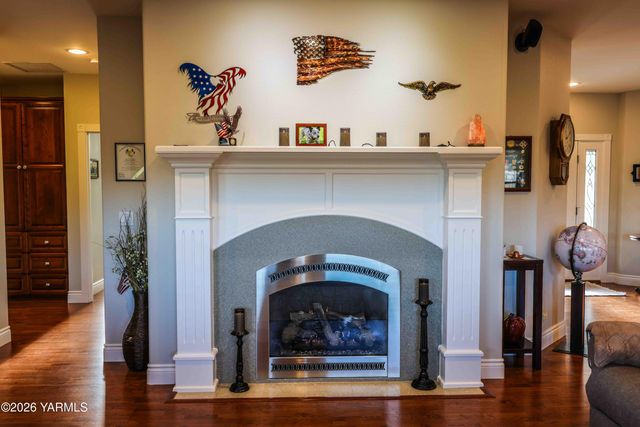 1799 N Cottonwood Rd, Yakima, WA 98908