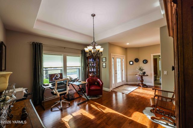 1799 N Cottonwood Rd, Yakima, WA 98908