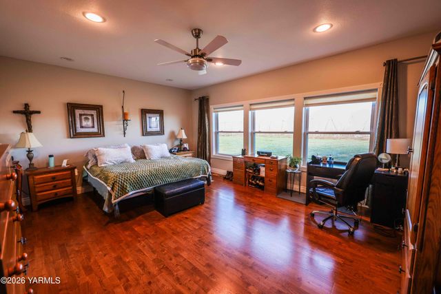 1799 N Cottonwood Rd, Yakima, WA 98908