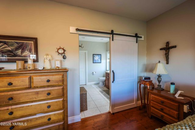 1799 N Cottonwood Rd, Yakima, WA 98908