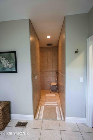 1799 N Cottonwood Rd, Yakima, WA 98908