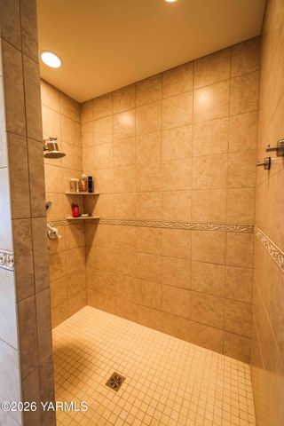 1799 N Cottonwood Rd, Yakima, WA 98908