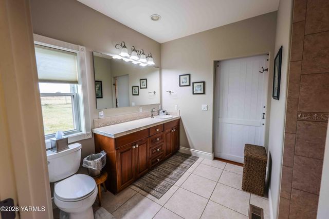 1799 N Cottonwood Rd, Yakima, WA 98908