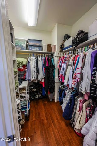 1799 N Cottonwood Rd, Yakima, WA 98908