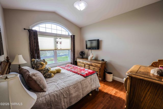 1799 N Cottonwood Rd, Yakima, WA 98908