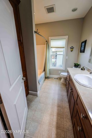 1799 N Cottonwood Rd, Yakima, WA 98908