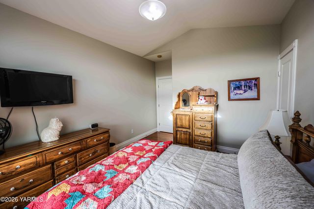 1799 N Cottonwood Rd, Yakima, WA 98908