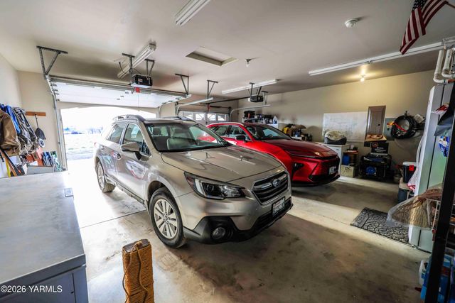 1799 N Cottonwood Rd, Yakima, WA 98908