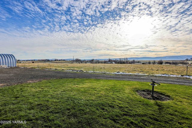 1799 N Cottonwood Rd, Yakima, WA 98908