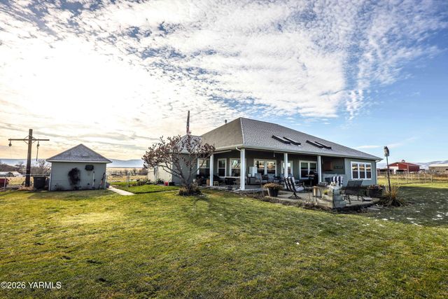 1799 N Cottonwood Rd, Yakima, WA 98908