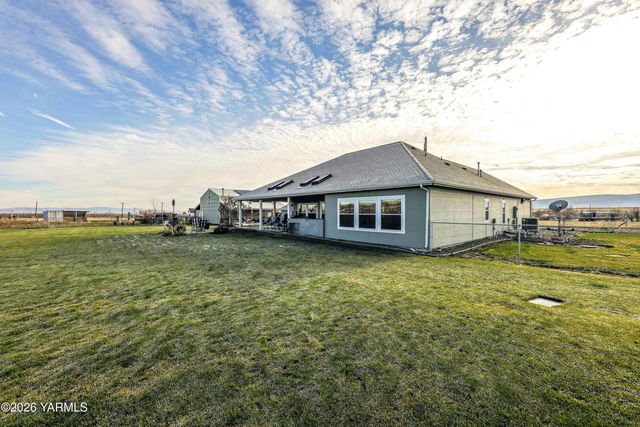 1799 N Cottonwood Rd, Yakima, WA 98908
