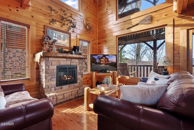 2853 White Oak Ridge Ln, Sevierville, TN 37862