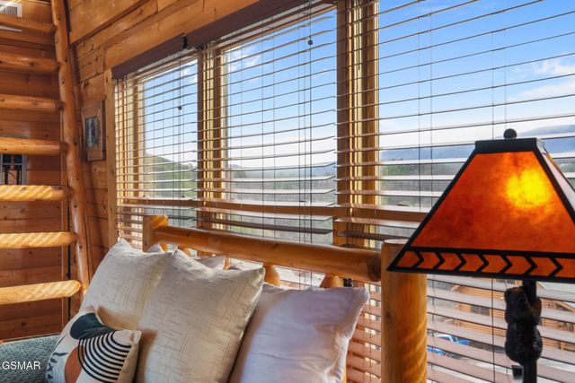 2853 White Oak Ridge Ln, Sevierville, TN 37862