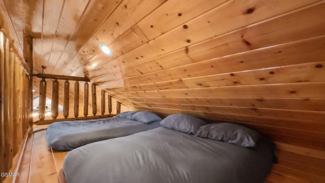 2853 White Oak Ridge Ln, Sevierville, TN 37862