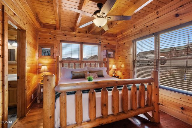 2853 White Oak Ridge Ln, Sevierville, TN 37862