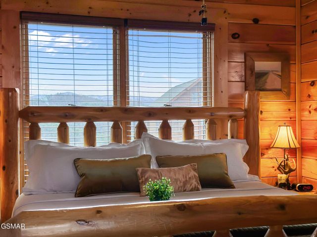 2853 White Oak Ridge Ln, Sevierville, TN 37862